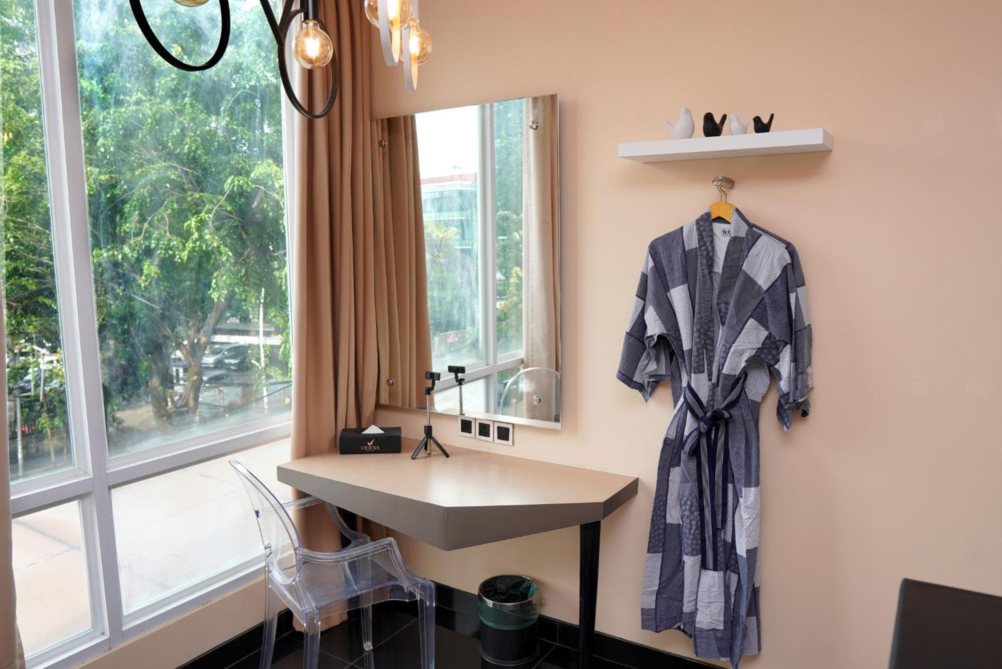 Verse Luxe Hotel Wahid Hasyim Jacarta Exterior foto